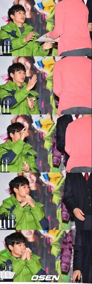 팬뿐만 아니라 강아지도 무시하는 김수현.jpg | 인스티즈