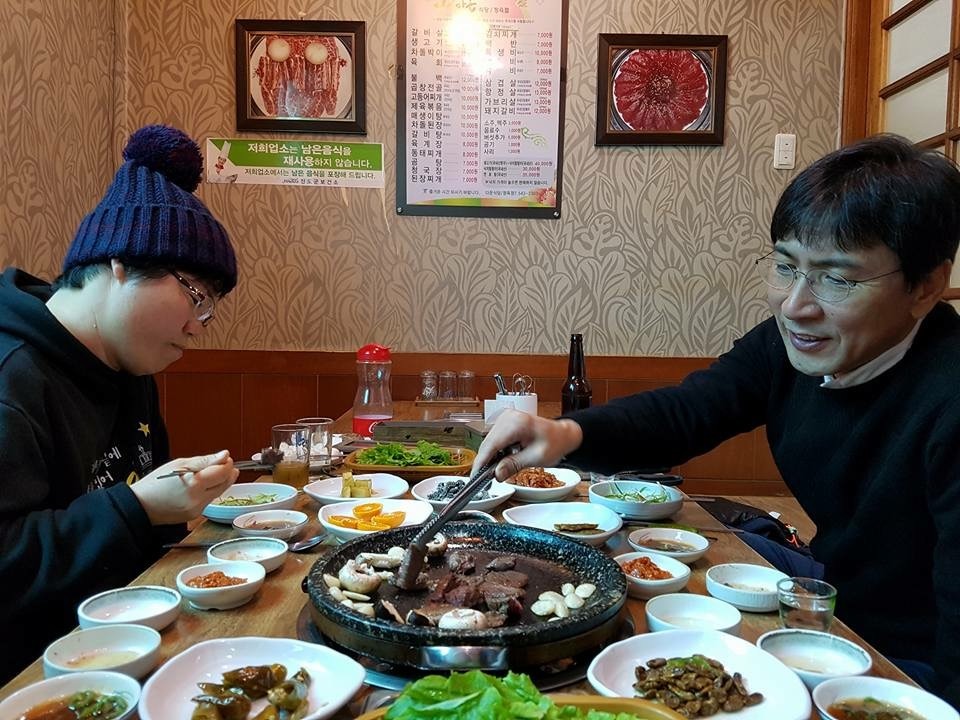 성탄절에 팽목항 찾은 충남 아이돌 안희정 도지사 | 인스티즈