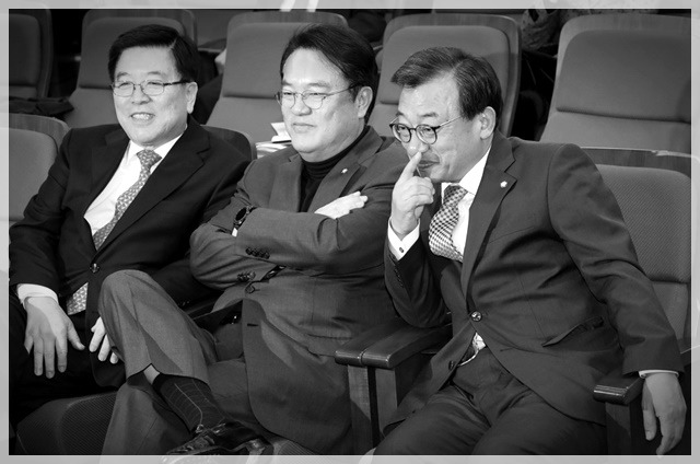 사진으로 보는 대한민국 정치 느와르 10년 (사진많음) | 인스티즈