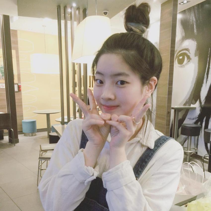 [트와이스] 피부가 두부처럼 하얀 둡둡 다현 짤들.jpg | 인스티즈