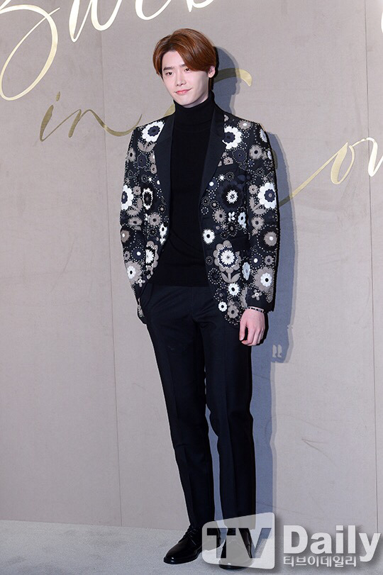오늘자 버버리(BURBERRY) 행사에 참석한 연예인들.jpg | 인스티즈