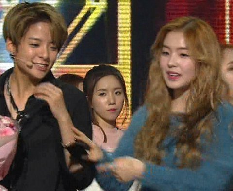 레드벨벳 벼르고 있는 러블리즈 | 인스티즈