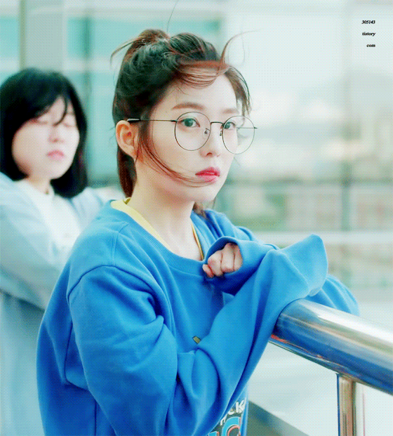안경을 써도 예쁜 아이린.gif | 인스티즈