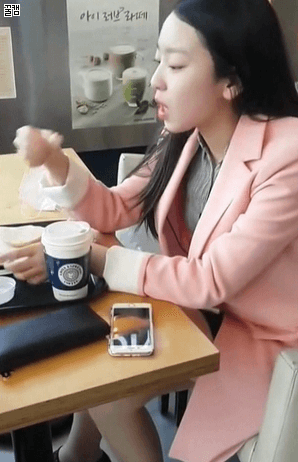 수민이 먹방.gif | 인스티즈
