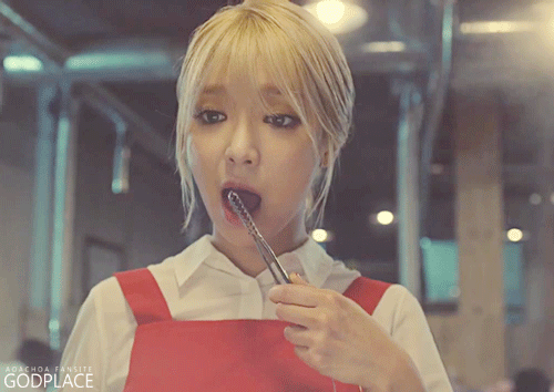 고깃집 알바하는 초아가 좋다.gif | 인스티즈