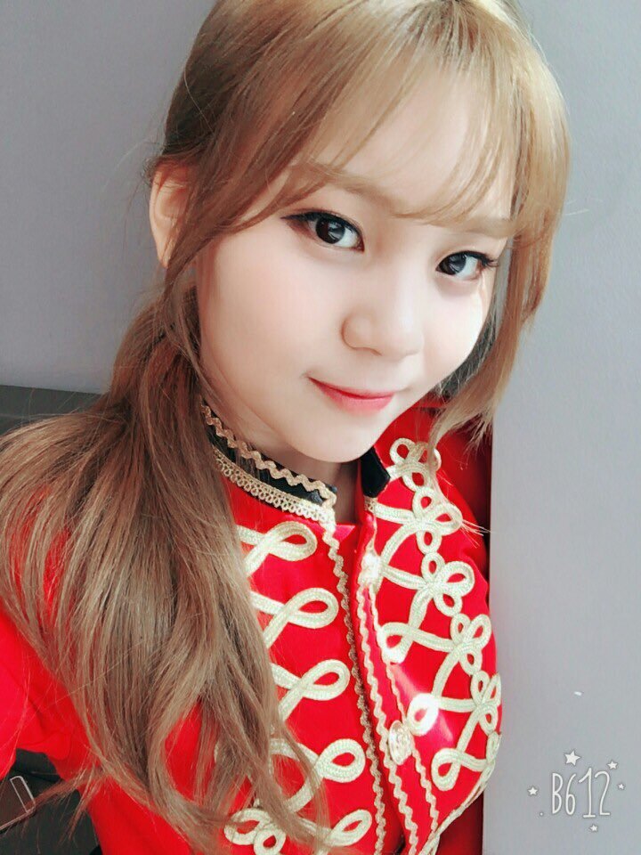 오늘자 여자친구 공식 트위터 사진.jpg | 인스티즈