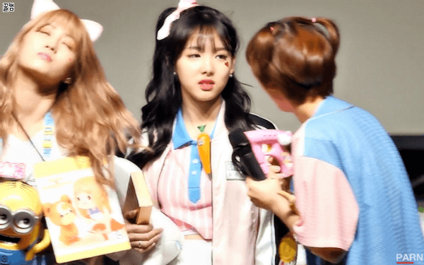트와이스 멤버들이 나연을 괴롭히는 EU | 인스티즈
