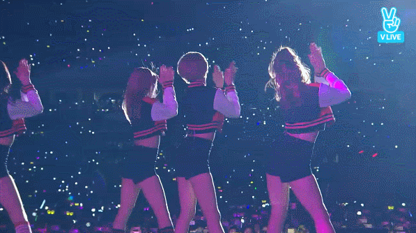 9명 다 레전드 갱신한 오늘자 트와이스 무대.gif | 인스티즈