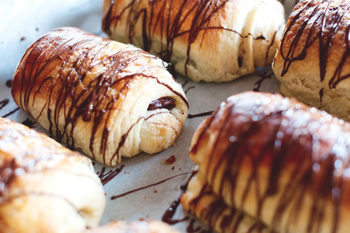 Croissant (크로와상) + Pain au Chocolat (뺑오쇼콜라) | 인스티즈