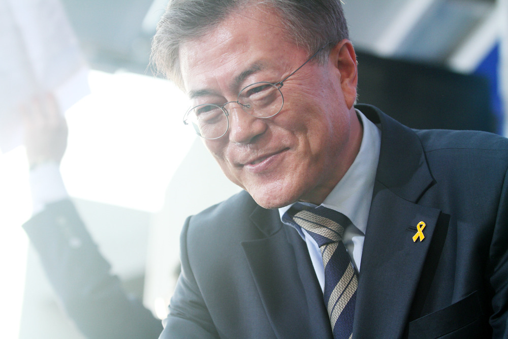 [문재인] 신촌에서 찍은 잘생긴 이니라오 | 인스티즈