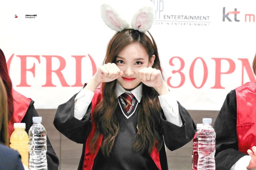 [트와이스] 서열9위 토끼언니 맏내 나연 짤들.jpg | 인스티즈