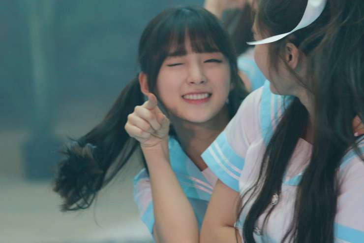 오마이걸 아잉 뮤직비디오 촬영현장 아린, 진이 .jpg | 인스티즈
