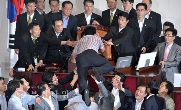 2009년 7월 22일 미디어법 날치기 하던 날.jpg | 인스티즈