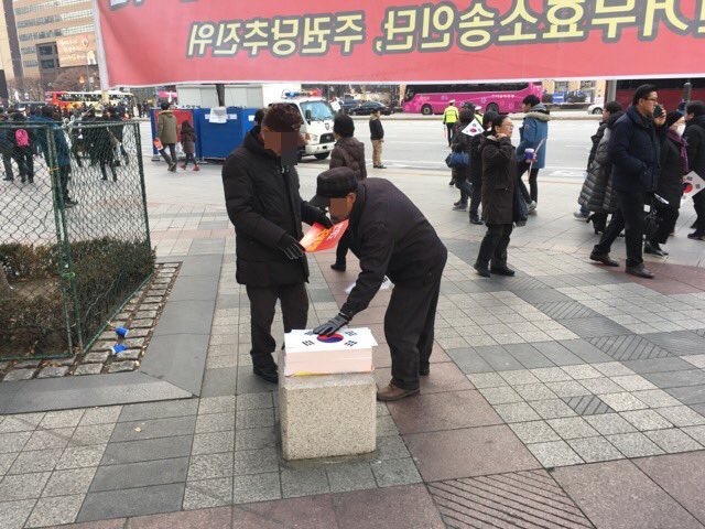 오늘자 더불어민주당 광화문 함정설치ㅋㅋㅋ.jpg | 인스티즈