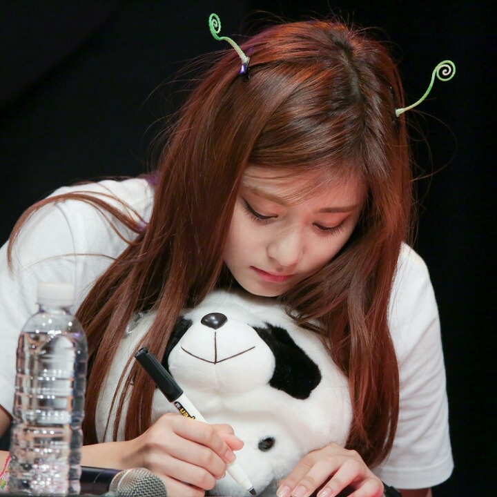 [트와이스] 쯔위의 집중할때 모습 | 인스티즈