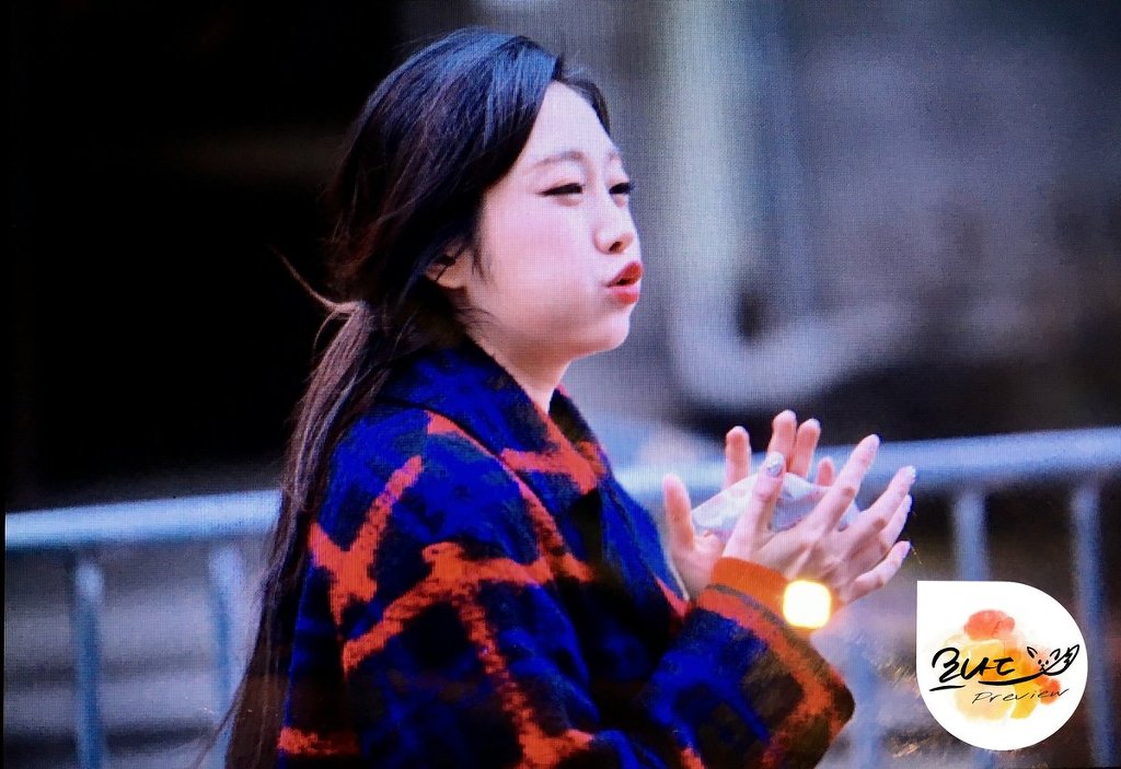 [러블리즈] 오늘자 뮤뱅 서지수 출근길 jpg | 인스티즈