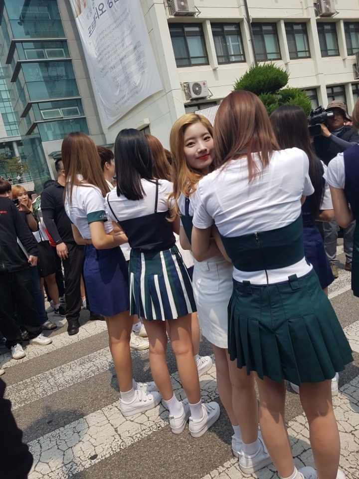 오늘자 다현이의 카메라 포착 | 인스티즈