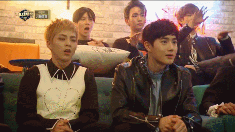 가요대제전 하현우 무대 때 지나치게 뚱했던 세훈 태도 | 인스티즈