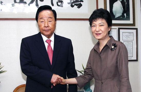 박근혜가 고 김영삼 전대통령만 생각하면 이를 박박 가는 이유.jpg | 인스티즈