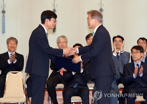 김상조 공정거래 위원장 임명장 수여식 | 인스티즈