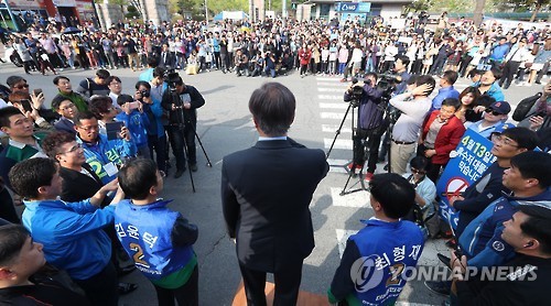 [문재인] 오늘은 전주 지원 유세하러 방문하신 문재인 전 대표.jpg | 인스티즈