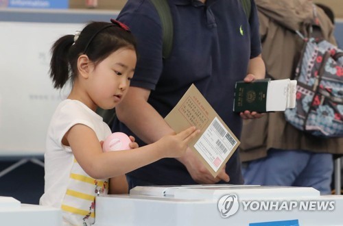 어린이날 부모님들 따라 투표장 온 아이들 .jpg | 인스티즈