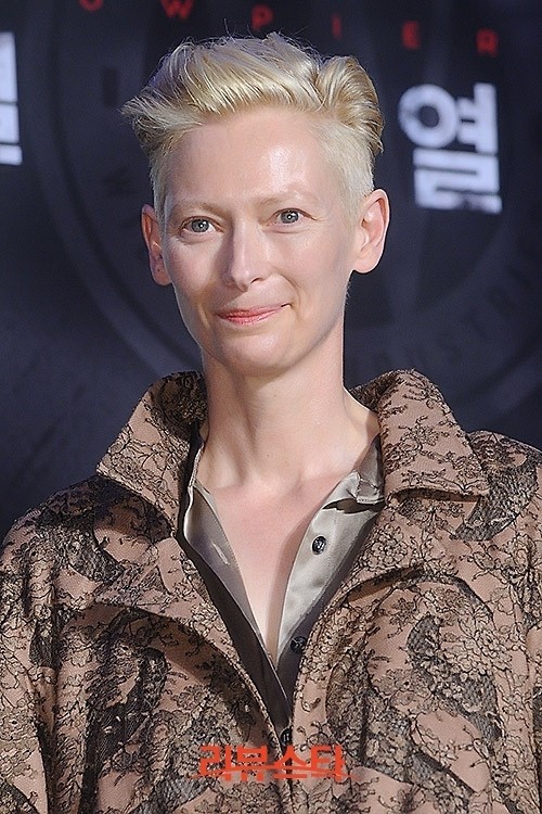 아동 성범죄를 저지른 소아성애자 감독의 선처를 요구한 여배우 (충격주의) | 인스티즈