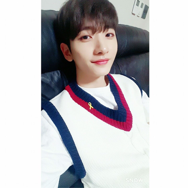 노란 리본과 함께 있는 프로듀스 연습생 | 인스티즈