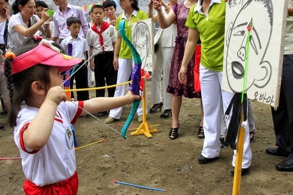 북한의 어린이날 행사.jpg (조금 무서운) | 인스티즈