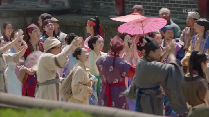 [화랑] 1500년 전 인기 아이돌 화랑 출근길 풍경.jpg (feat.럽라 떡밥) | 인스티즈