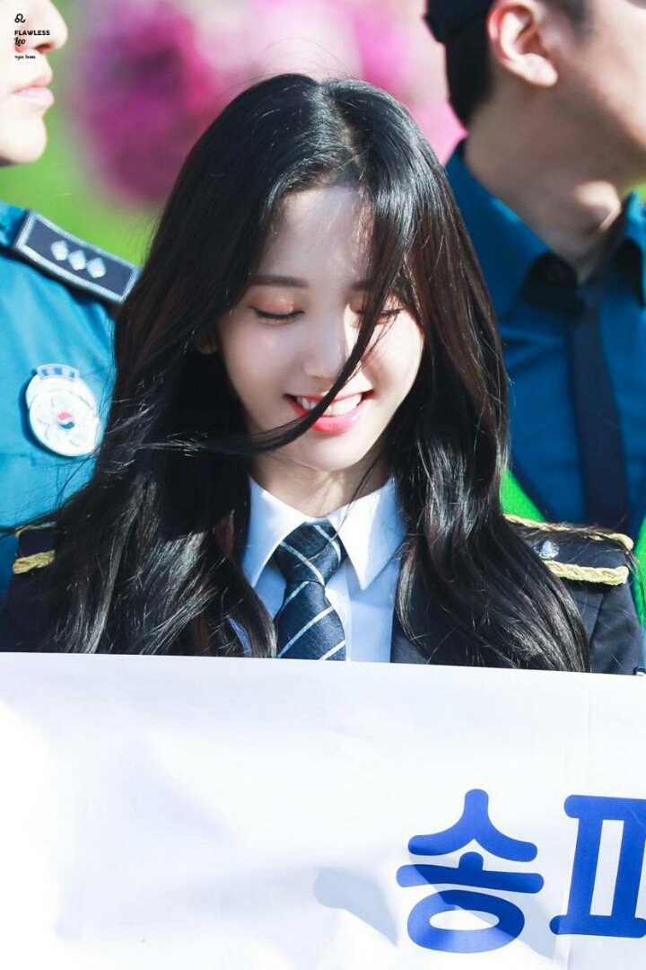 어제자 경찰제복 우주소녀 | 인스티즈
