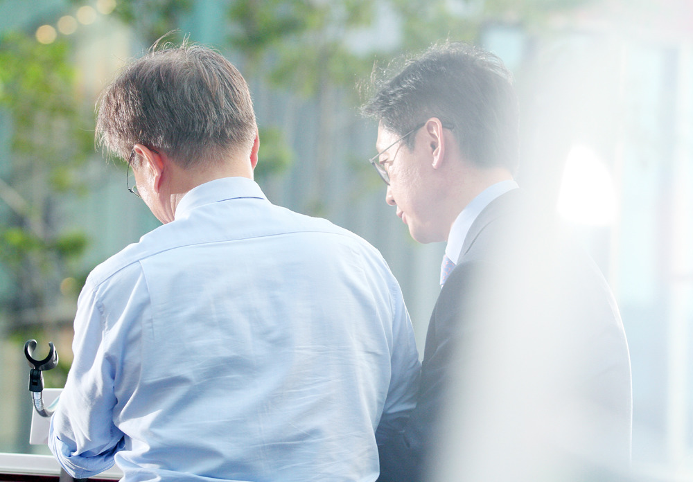 [문재인] 신촌에서 찍은 잘생긴 이니라오 | 인스티즈