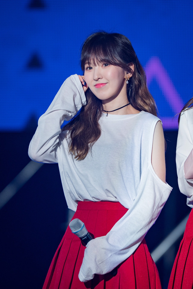 [레드벨벳] 비가 올 것 같은 느낌이 들어서 웬디 | 인스티즈