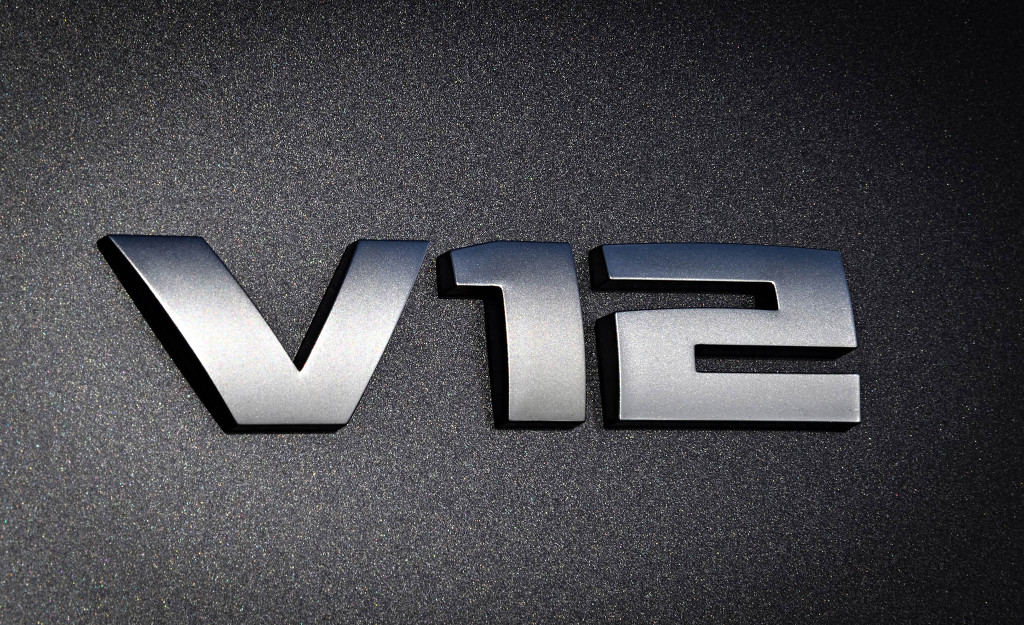 2017 BMW M760i xDrive [데이터주의] | 인스티즈