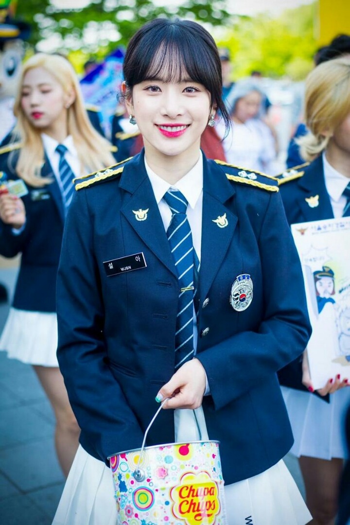 어제자 경찰제복 우주소녀 | 인스티즈