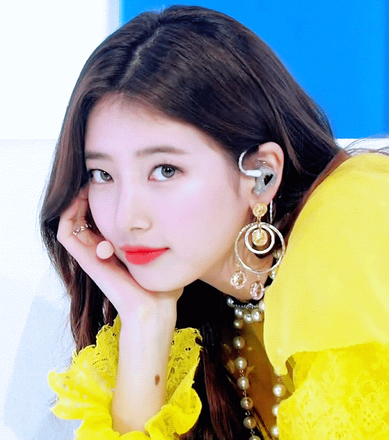 오늘자 할렐루야 소리 나오는 뮤뱅 holiday 수지.gif | 인스티즈