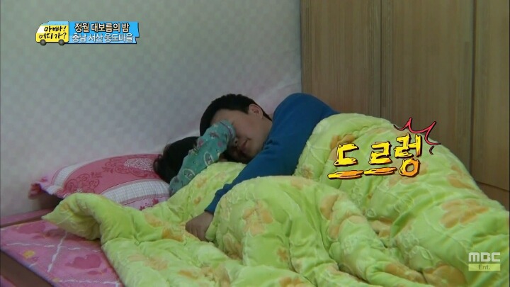 흰눈썹될까봐 필사적으로 아빠 깨우는 민율이 vs 자고 싶은 성주 | 인스티즈