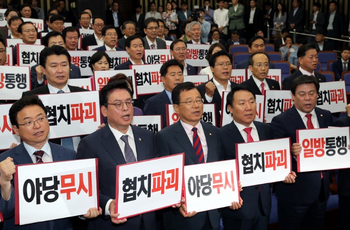 정신 바짝 차리고 문통에게 무조건적인 지지를 해야하는 명백한 이유 | 인스티즈