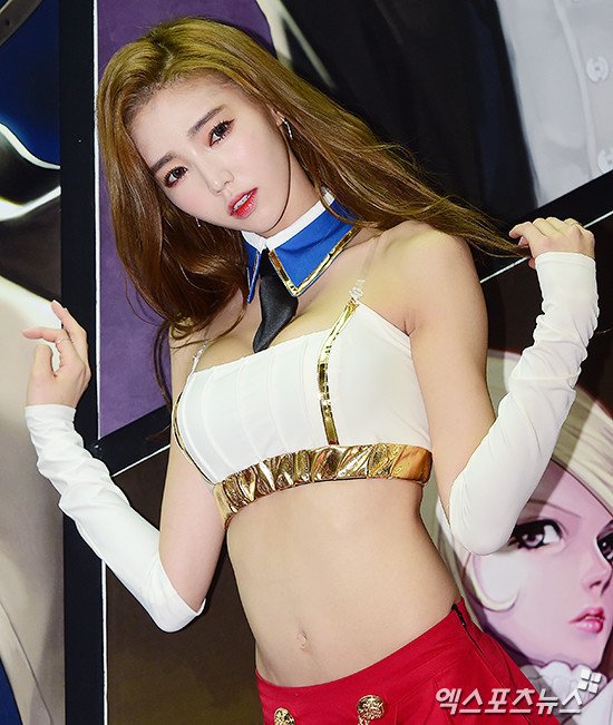 레이싱모델 김보라 "아 덥다" | 인스티즈