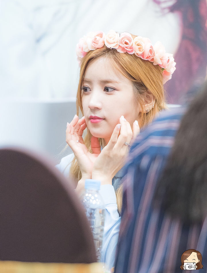 화관 쓴 에이핑크 멤버들.jpg | 인스티즈