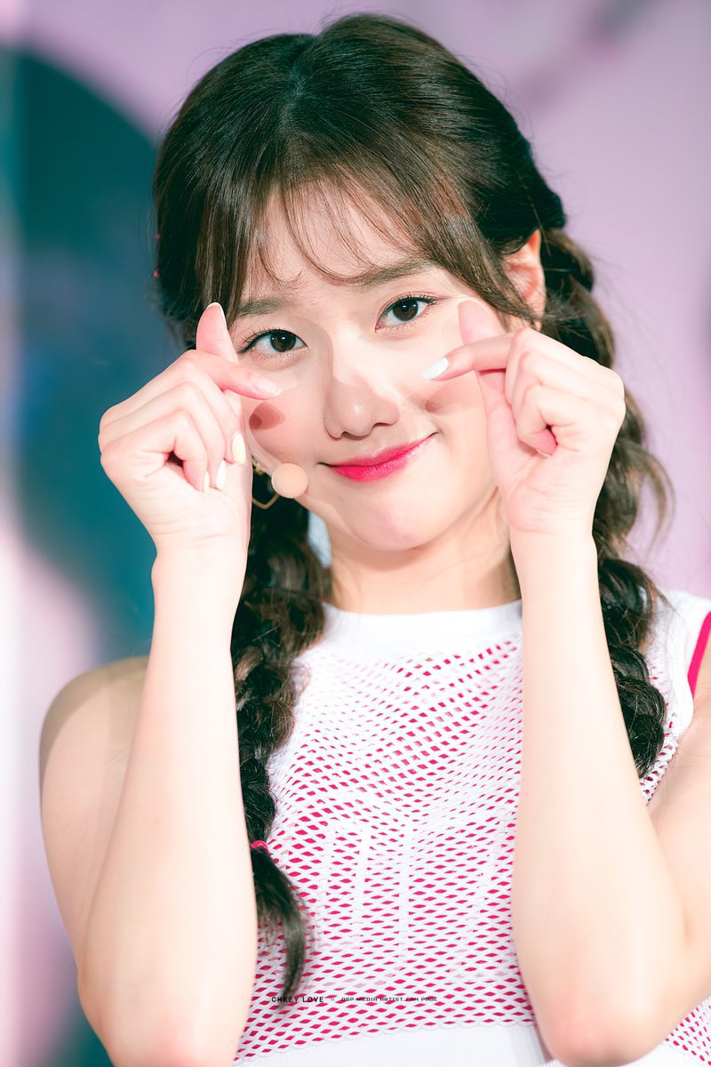 상큼하게 이쁜 에이프릴 이나은.jpgif | 인스티즈