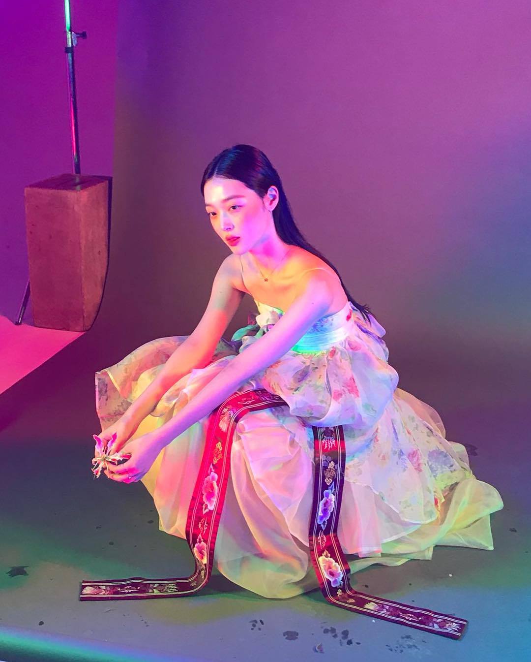 한복입은 오늘자 설리 인스타그램.jpg | 인스티즈