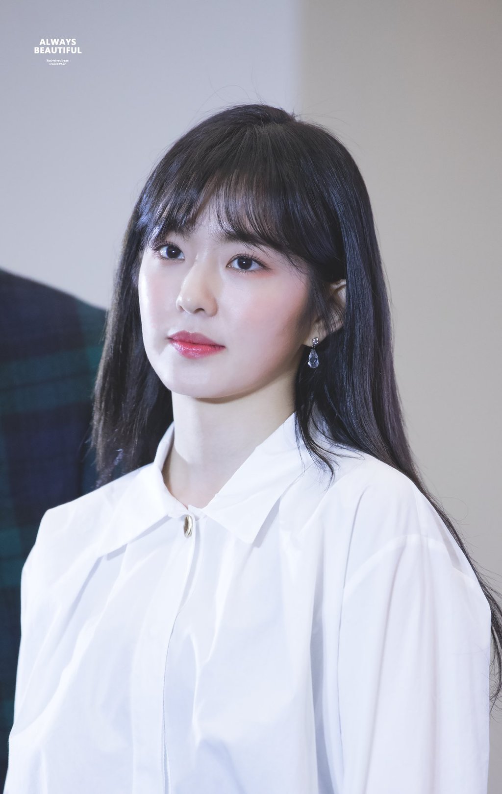 가오나시를 보고 당황한 아이린.gif | 인스티즈