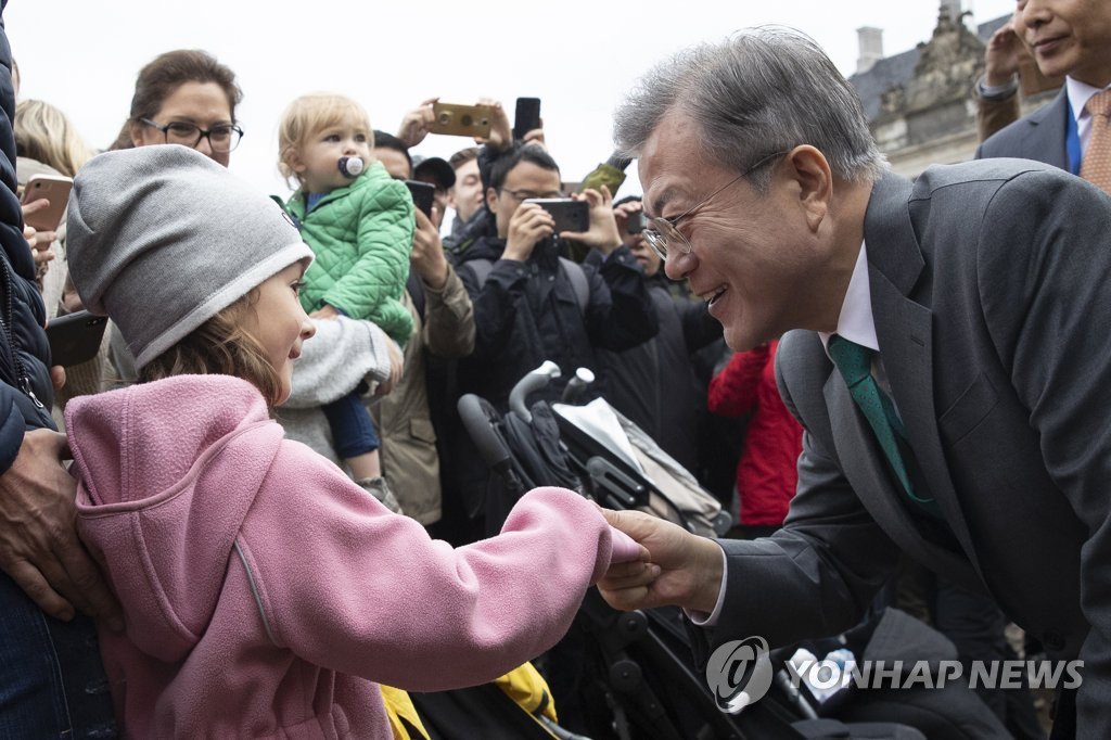 해외에서 인기폭팔중인 문 대통령 | 인스티즈