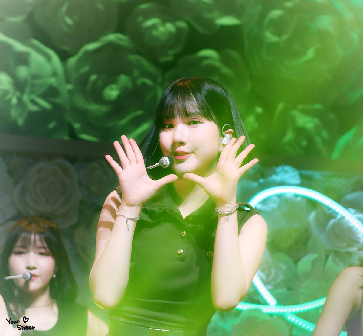근무 중 할 일이 없어서 여자친구 은하.jpgif | 인스티즈