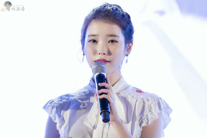 여전히 귀여운 똥머리 아이유.jpg | 인스티즈