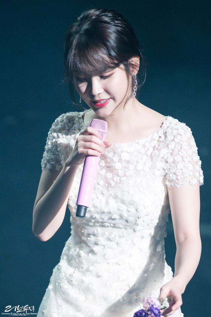 여러분 아이유나 보고 가시죠.jpgif | 인스티즈
