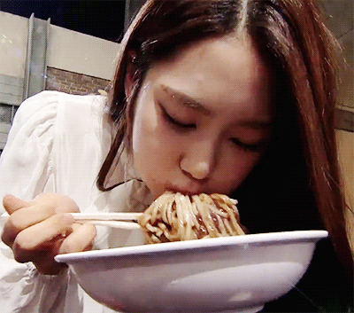 오마이걸 지호 먹성.gif | 인스티즈