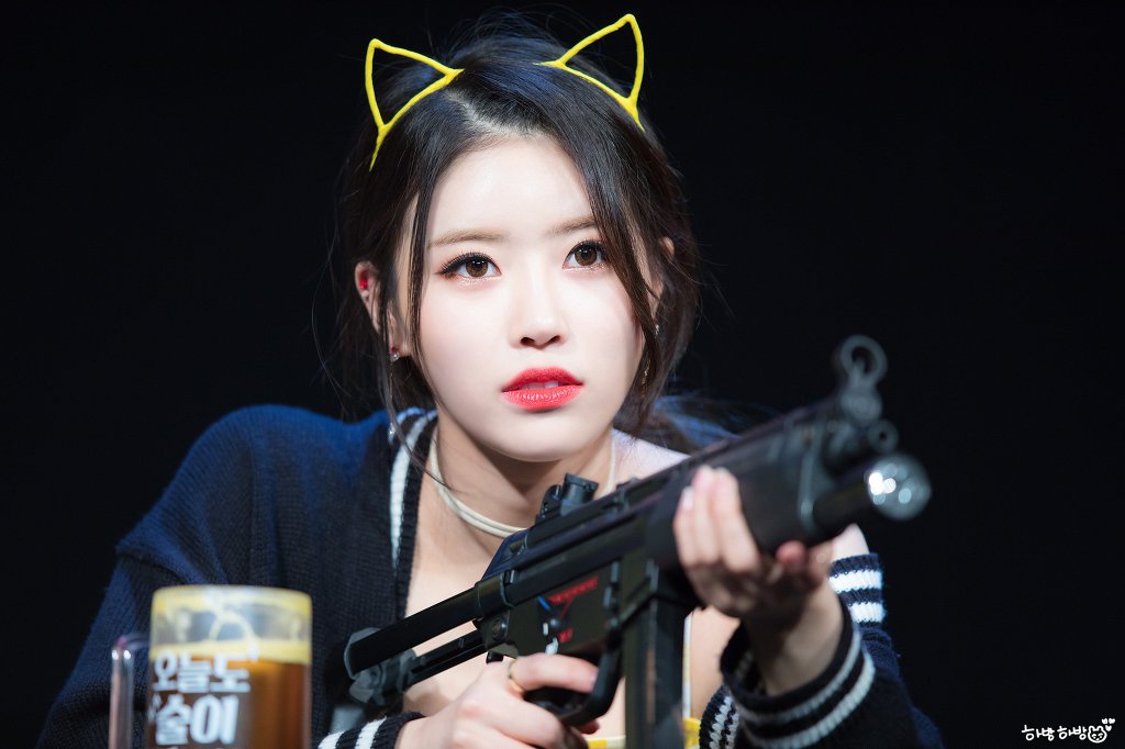 노란 원피스에 고양이 머리띠를 쓴 러블리즈 미주.jpgif | 인스티즈