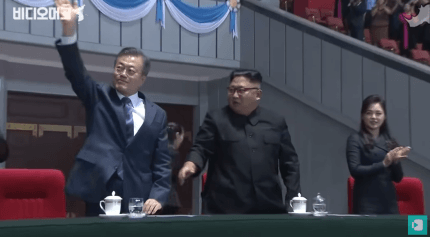 김정은: 손... 잡갓습니까?.gif | 인스티즈
